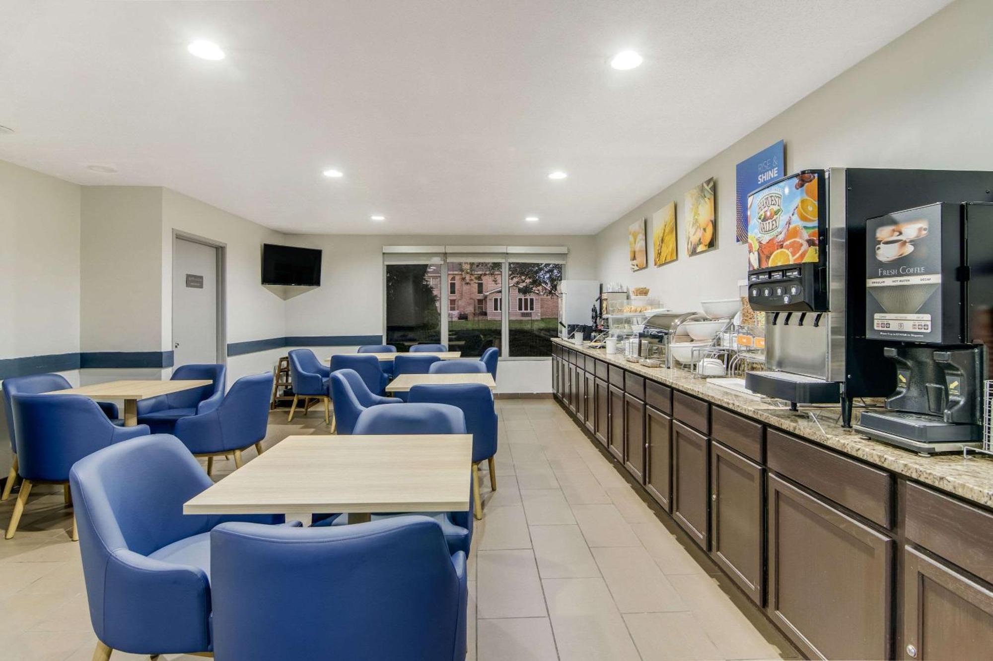 Comfort Suites Near I-80 And I-94 Лансинг Экстерьер фото